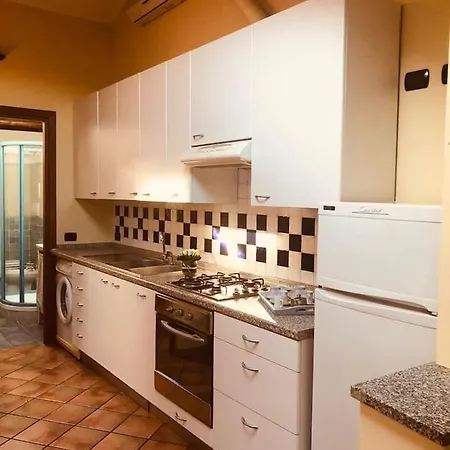 Elegant And Charming Loft דירה לאינטה