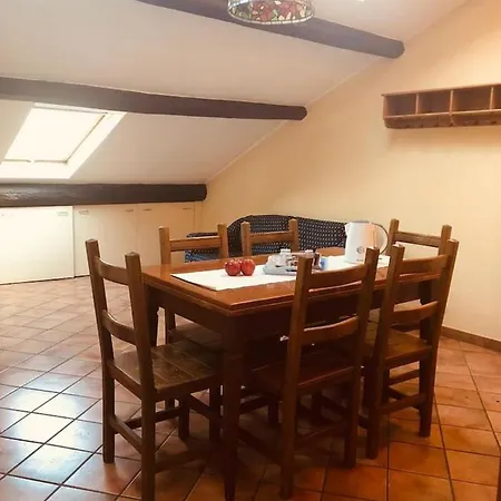 Elegant And Charming Loft דירה *